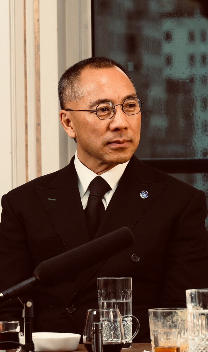 drizzling123's tweet photo. 经反复阅读31号庭审文件，再结合文贵的多次直播，有一个重点需要告诉大家：
1. 首先Saraca中小投资者（也就是老椅子）投资Gtv的资金一分钱都没动用！后来全部被SEC冻结。
2. SEC经海量调查，没能找到挪用专项款的任何证据，因而放弃发起刑事诉讼，随后和解，承诺将冻结的资金返还投资者。（SEC出手的时机非常蹊跷！）
3.做空港币的资金是Saraca卖Gtv的股票给“机构投资者”的那部分。（个人觉得应该是家族基金和七哥的有正义感的大佬朋友们。☺️☺️☺️）
4.退款中约7.5%是所谓公平基金的“费用”，与做空港币损失的3000万美元没有任何关系。（这么大笔钱，扣了近3年，不光不给利息，还要加收高昂的费用？这事儿还没完！）
目前检方竭尽全力，想要把这1亿美金与G-TV的投资款混为一谈，就是想把“挪用投资款”的罪名安在文贵先生头上！
事实胜于雄辩，真相终会浮现…（战友迈阿密风云盖特）
