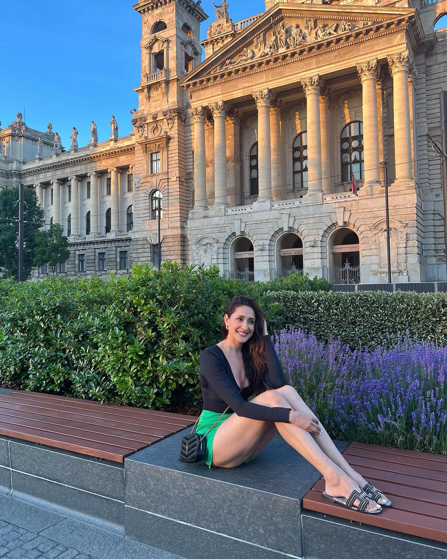 GPKIkdTbUAAatah?format=jpg&name=large