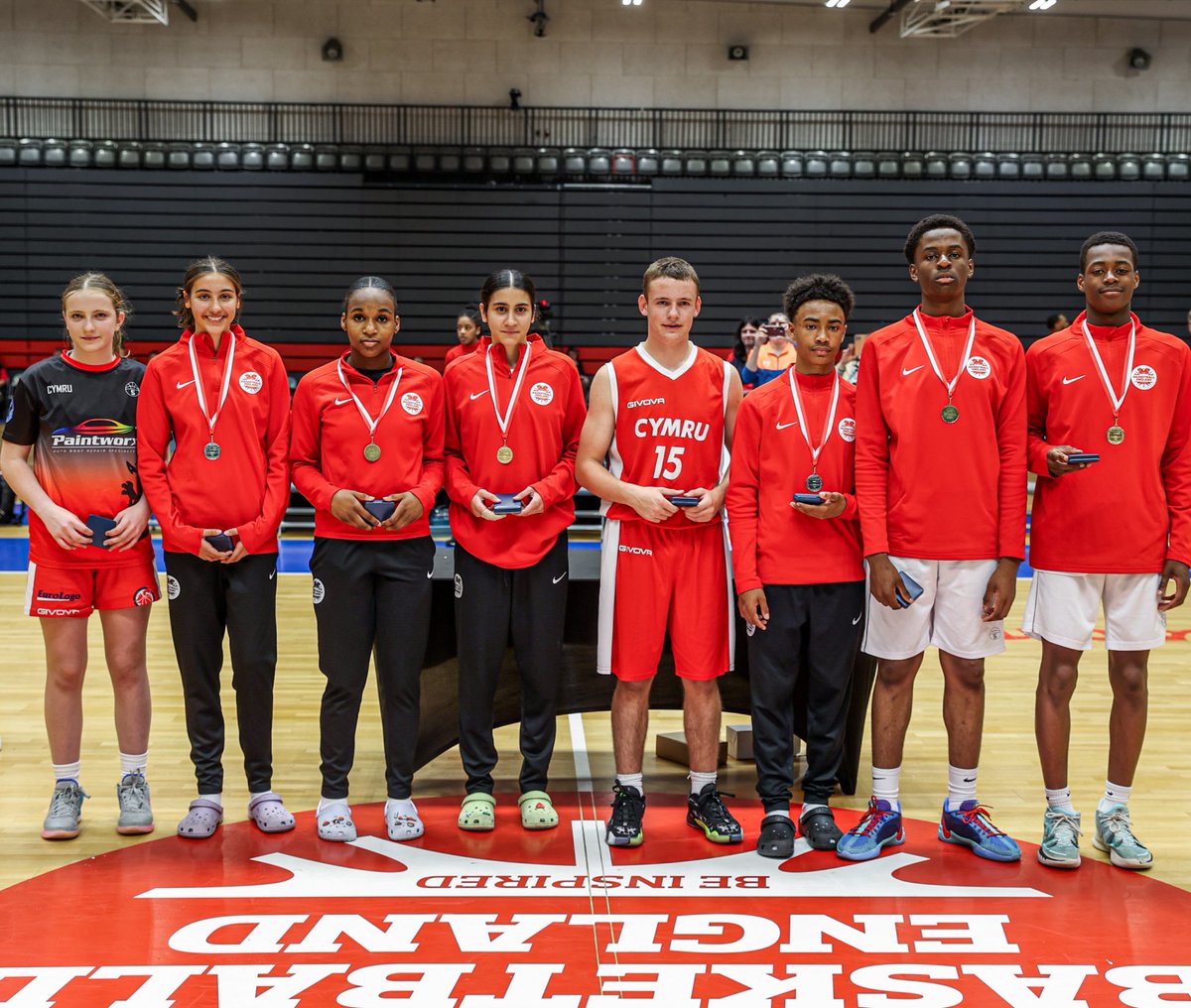 All-star fives from the U14 Tri-Nations 👑 

BOYS

Matthew Akintolu 🏴󠁧󠁢󠁥󠁮󠁧󠁿
Max Handscomb 🏴󠁧󠁢󠁥󠁮󠁧󠁿 
Emmanuel Onwuneme 🏴󠁧󠁢󠁥󠁮󠁧󠁿 
Dylan Pearn 🏴󠁧󠁢󠁷󠁬󠁳󠁿 
Nino Satha 🏴󠁧󠁢󠁳󠁣󠁴󠁿 

GIRLS

Sham Al Zoubi 🏴󠁧󠁢󠁳󠁣󠁴󠁿 
Nikita Joyce Cornford 🏴󠁧󠁢󠁥󠁮󠁧󠁿 
Mojan Malek 🏴󠁧󠁢󠁥󠁮󠁧󠁿 
Chantelle Okoli 🏴󠁧󠁢󠁥󠁮󠁧󠁿 
Hannah Reid 🏴󠁧󠁢󠁷󠁬󠁳󠁿 

👏
