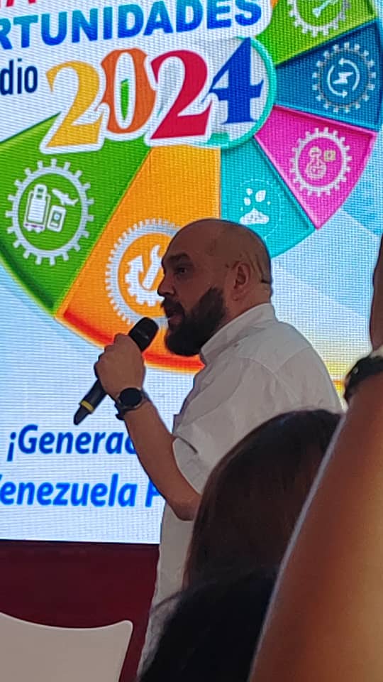 uptasocial's tweet photo. En desarrollo hoy #03J Feria Oportunidades de Estudio 2024 Aragua, con la participación del Vice Ministro del Buen Vivir Estudiantil Hemmi Croes desde el Liceo Agustín Codazzi del @MPPEU_Ve
@BettysMunoz
@sandraoblitasr https://t.co/SwZEDh31KS