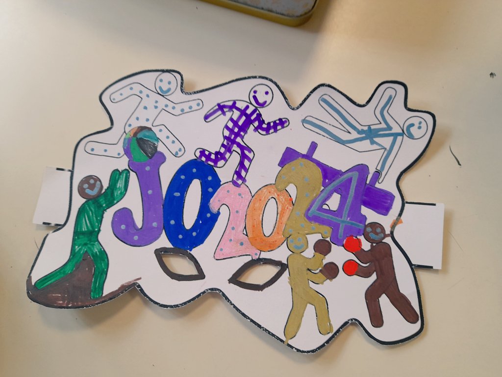 #éducation Relai 7 Des écoles trop éloignées... C'est l'enseignante de VILLEQUIER AUMONT qui a transmis la flamme à l'enseignant de QUIERZY SUR OISE hors temps scolaire. Celle ci était accompagnée d'une capsule vidéo réalisée par les élèves de Villequier. <a href="/DSDEN_Aisne/">DSDEN de l'Aisne</a> <a href="/FabienPle/">Fabien Ple</a>