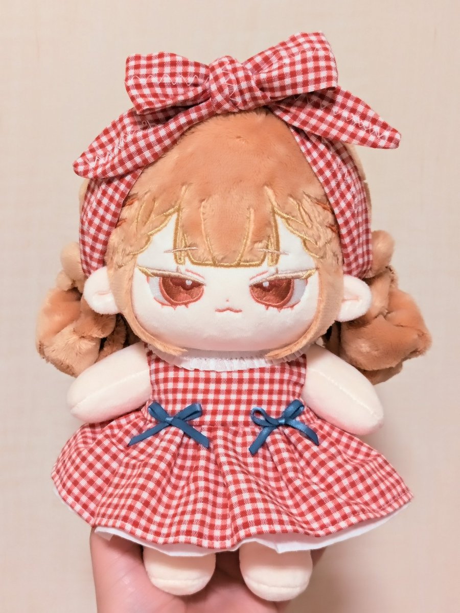 image_a_not's tweet photo. ワンピースのサンプル。ボディから型を取ったものの、裏地と縫い代分厚みが出ることを失念していたためパツパツに……後ろ閉まってません。丈感は良さそう。 https://t.co/qn1jOSjl1c