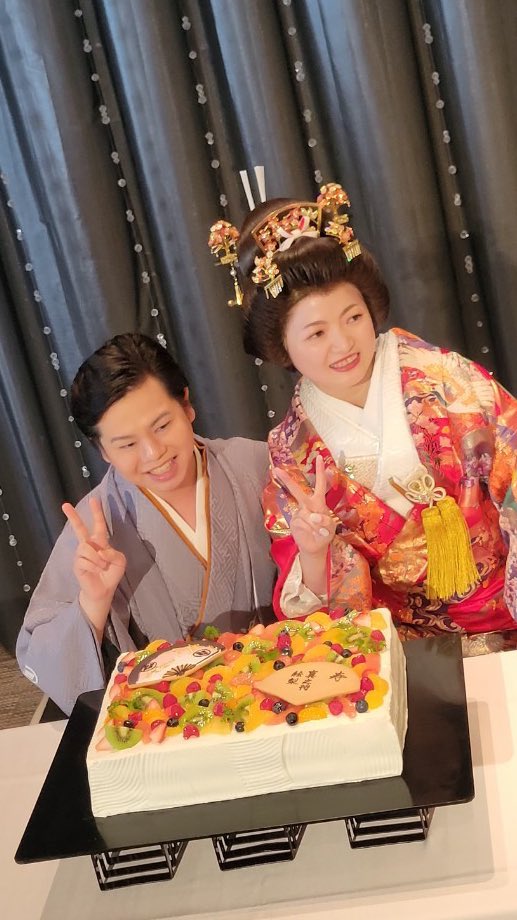 2024年6月2日、私たちは結婚いたしました。
かねてよりお付き合いしておりました、剣詩舞で同門の絵梨さんです。

2人で支え合いながら、家庭も剣詩舞も頑張っていきたいと思います。
未熟な2人ですが、今後ともよろしくお願いいたします。

　　　　　入倉　昭山(真之将)
　　　　　　　　琥心(絵梨)