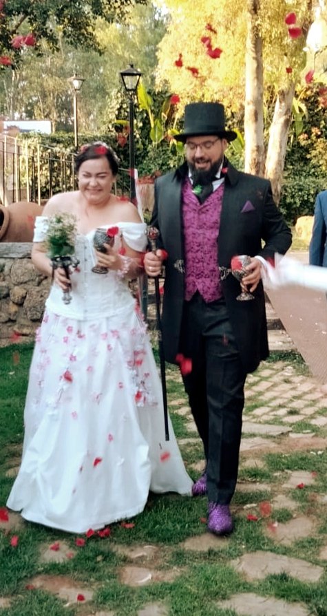 A pesar de mi cara de "me va a caer una bomba encima" me encanta esta foto. Ya subiré más pero de momento os dejo que ahora toca hacer la maleta para irnos a Japón!!🎏👘

Muchas gracias a todos por vuestros buenos deseos ❤️