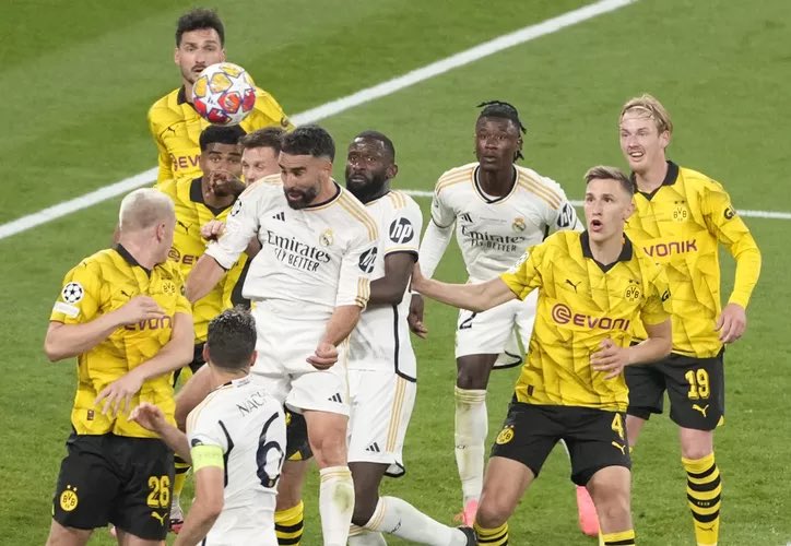 yofederey's tweet photo. En este golazo de @DaniCarvajal92 solo hay una persona que parece estar disfrutándolo: Julian Brandt https://t.co/DnSJEYUdEj