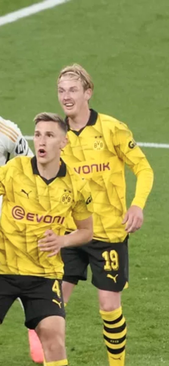 En este golazo de <a href="/DaniCarvajal92/">Dani Carvajal Ramos</a> solo hay una persona que parece estar disfrutándolo: Julian Brandt