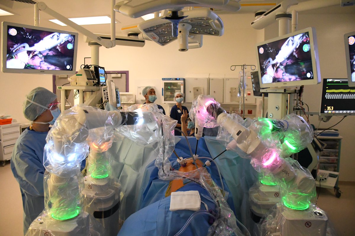 RoyalPapworth's tweet image. Congratulations to our theatres team for carrying out over 700 thoracic surgery procedures in a 12-month period. 👏🏻

The 705 thoracic operations between May 2023 and April 2024 included more than 100 using the #Versius surgical robot, from @CMRSurgical. 🤖💙