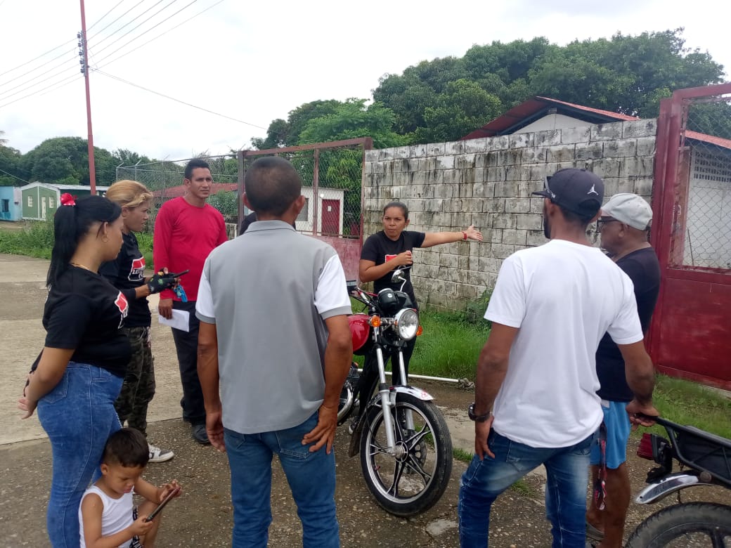 De cara a la victoria electoral presidencial del #28Jul nuestra militancia #TUPAMARO se encuentra activa en cada municipio con encuentros, conformación de células, dialéctica  y atención comunal.

#SancionCero.
@NicoLike2024 
<a href="/NicolasMaduro/">Nicolás Maduro</a>