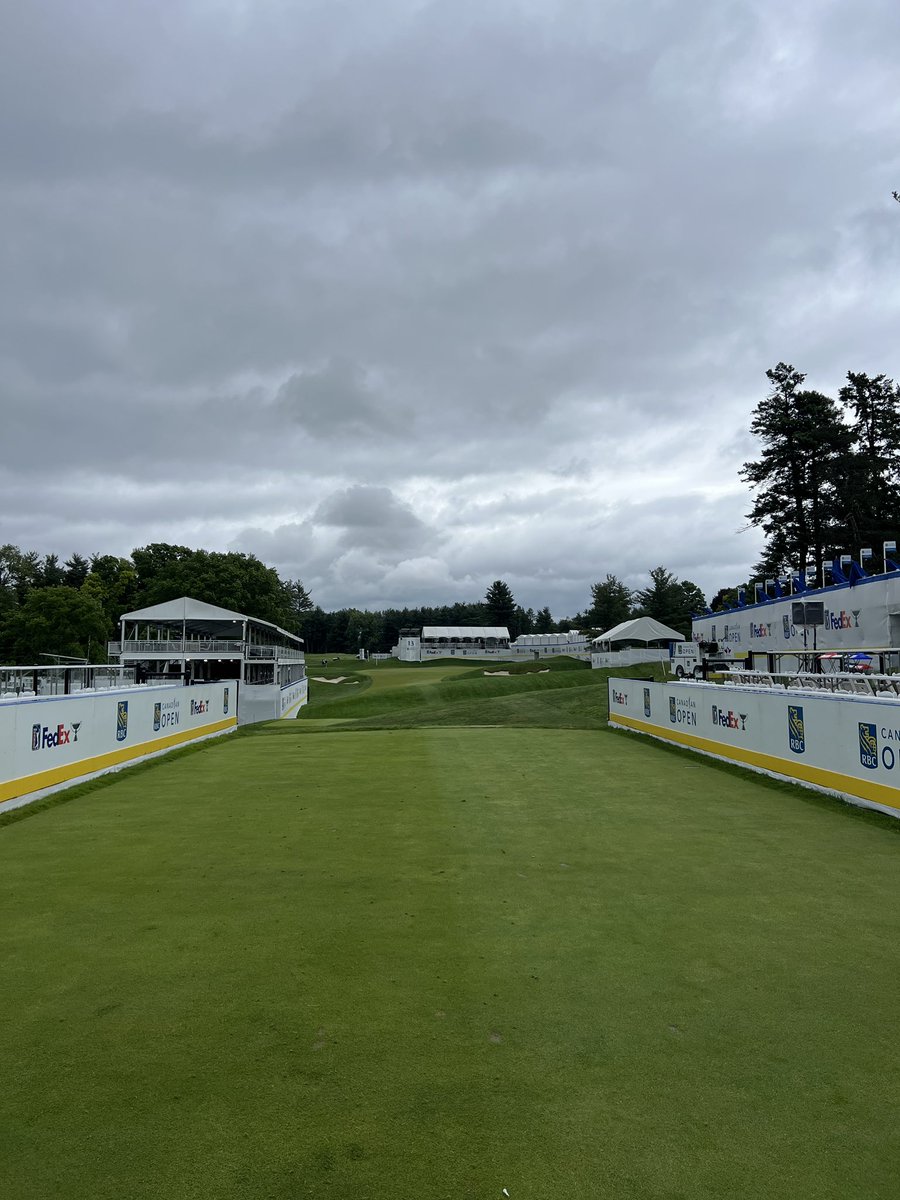 Thoughts from RBC Canadian open:
-Canada fans are awesome. This tournament gets an awesome showing and they really come out and support the Canadian golfers. The fans are super nice too (they’re Canadians, duh) they clapped after I 3 putted from 30 ft 😂
-When they sing the