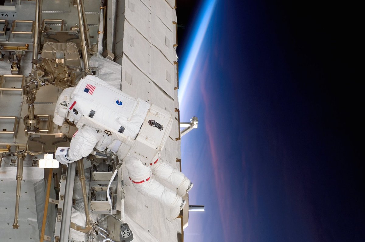 Astro_Clay's tweet image. I stand on the shoulders of daring pioneers like #EdWhite… #Spacewalk #Hero #Courage #NASA #Gravity #Gemini #History #America