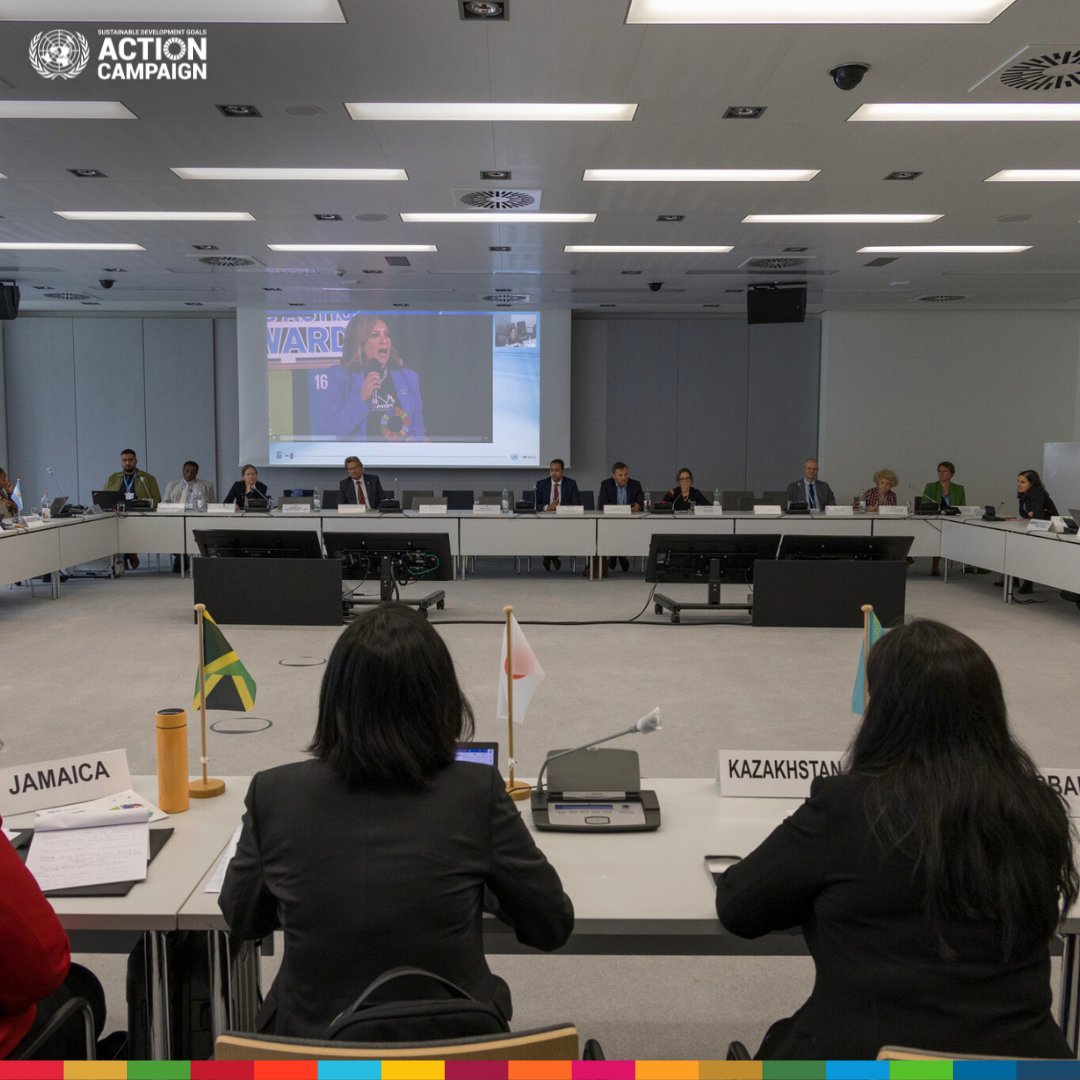 pontimari's tweet photo. Pleased to meet the Delegates to the @UN at @UNBonn Open House today. It was a wonderful opportunity to connect on development priorities &amp; share the 2024 edition of @UN #SDGAwards. https://t.co/Qj9J0ng7WF