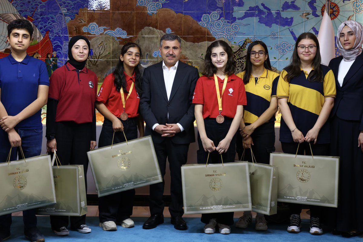 Van ilinde yapılan TÜBİTAK 2204-B Ortaokul Öğrencileri Araştırma Projeleri yarışmasında Bölge 1.si ve Ulusal Sergide Türkiye 3.sü olan Cizre İsmail Ebul-iz Bilim ve Sanat Merkezi ve Yakacık Ortaokulu öğrencilerimiz, Bölge 3.sü olan Silopi Bilim ve Sanat Merkezi