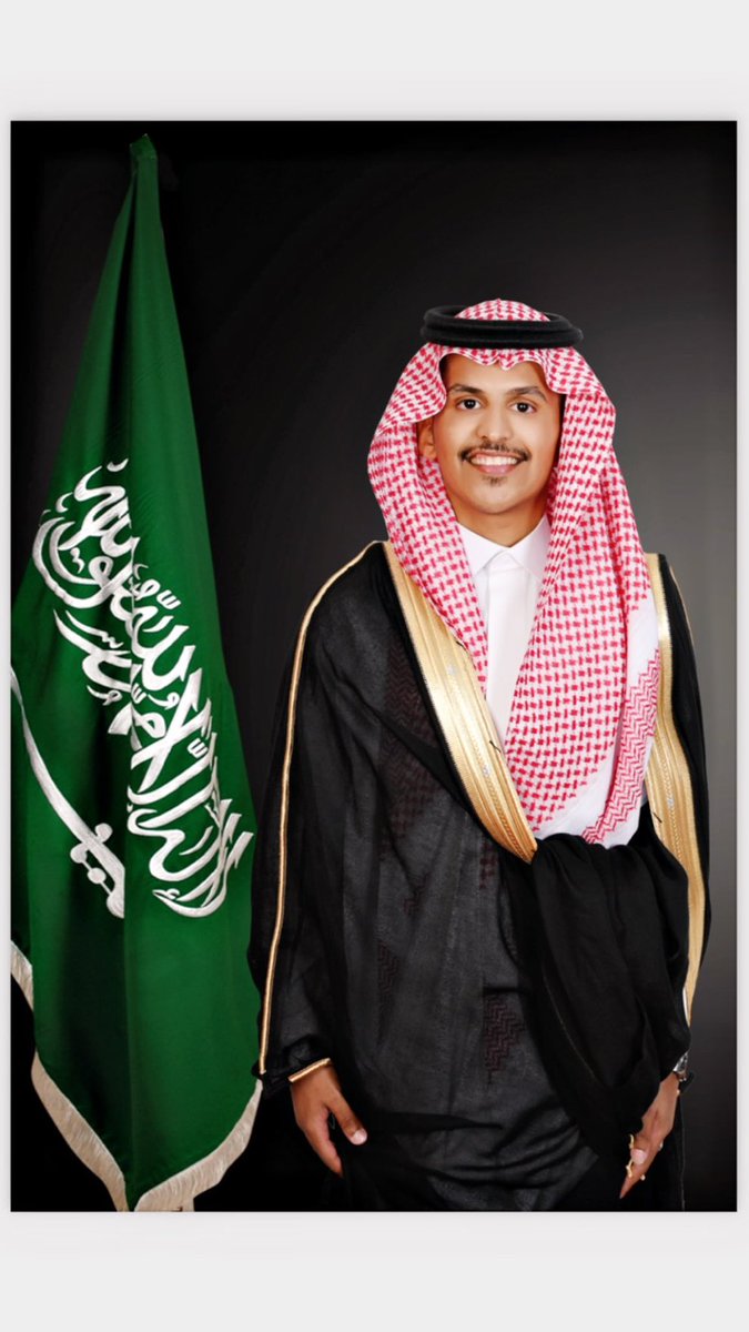 أبارك للأبن طلال تخرجه من جامعة الملك عبدالعزيز بتقدير ممتاز مع مرتبة الشرف الأولى لغه إنجليزية تخصص في اللغويات والترجمه نسأل الله له التوفيق والسداد .. congratulations