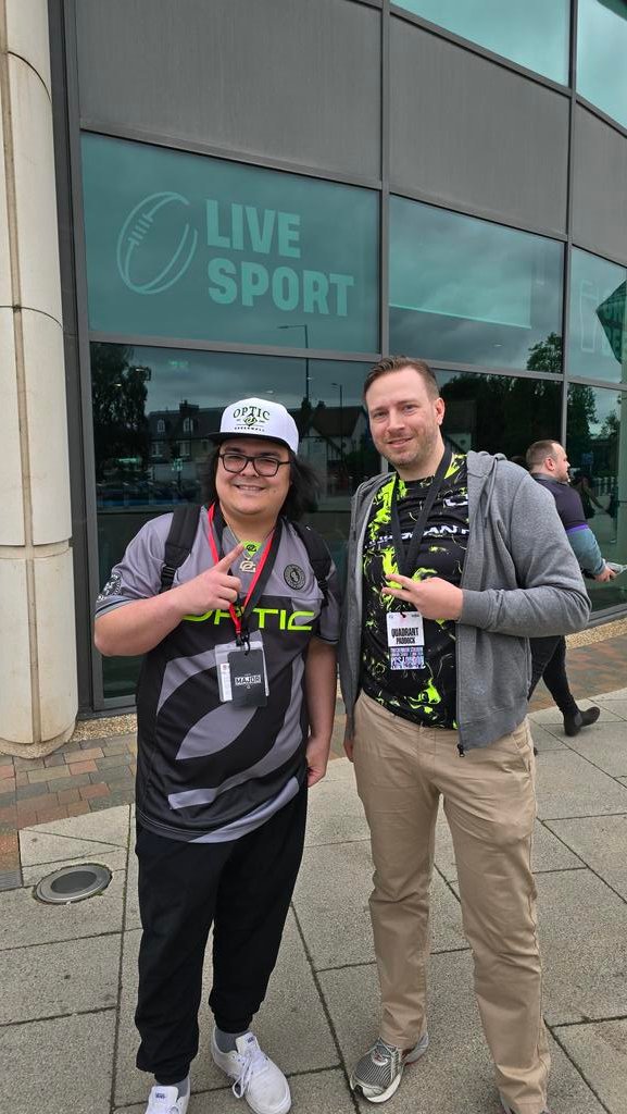 10 years ago I faced this legend in ranked CoD AW, since then he became both a <a href="/CallofDuty/">Call of Duty</a> and <a href="/Halo/">Halo</a> world champ and this weekend i faced him IRL at #HCSLondon24 it was a pure pleasure! <a href="/FormaL/">OpTic FormaL</a> <a href="/HCS/">Halo Esports</a>