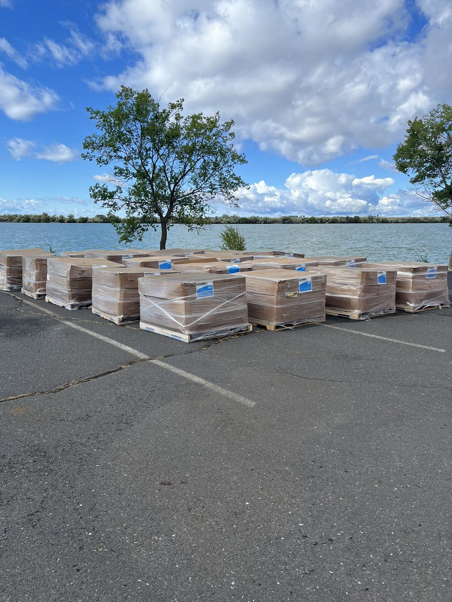 aquatechnex's tweet photo. Starting 40 pallets per day for 7-8 days on this 6800 acre lake.  Eutrosorb G will sequester phosphorus pollution that drives harmful algae blooms.  This pilot project with partner EutroPHIX will demonstrate what can be done. https://t.co/TCzAQqdo02