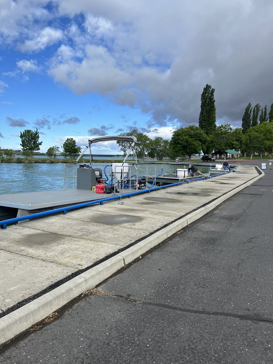 aquatechnex's tweet photo. Starting 40 pallets per day for 7-8 days on this 6800 acre lake.  Eutrosorb G will sequester phosphorus pollution that drives harmful algae blooms.  This pilot project with partner EutroPHIX will demonstrate what can be done. https://t.co/TCzAQqdo02