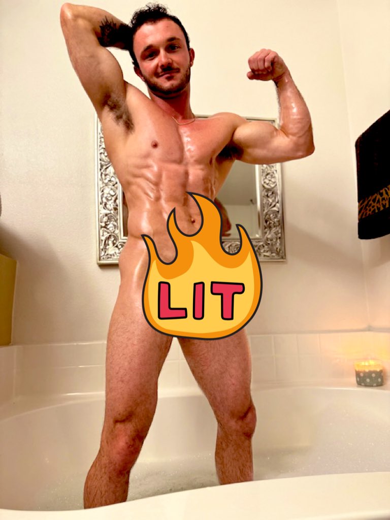 mckeefit's tweet photo. There’s a reason people come follow 😝😝😘 https://t.co/euCib5exeH
