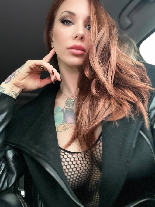 Would my top get me out of a ticket? 🚔 https://t.co/b4Dc7Ztei9