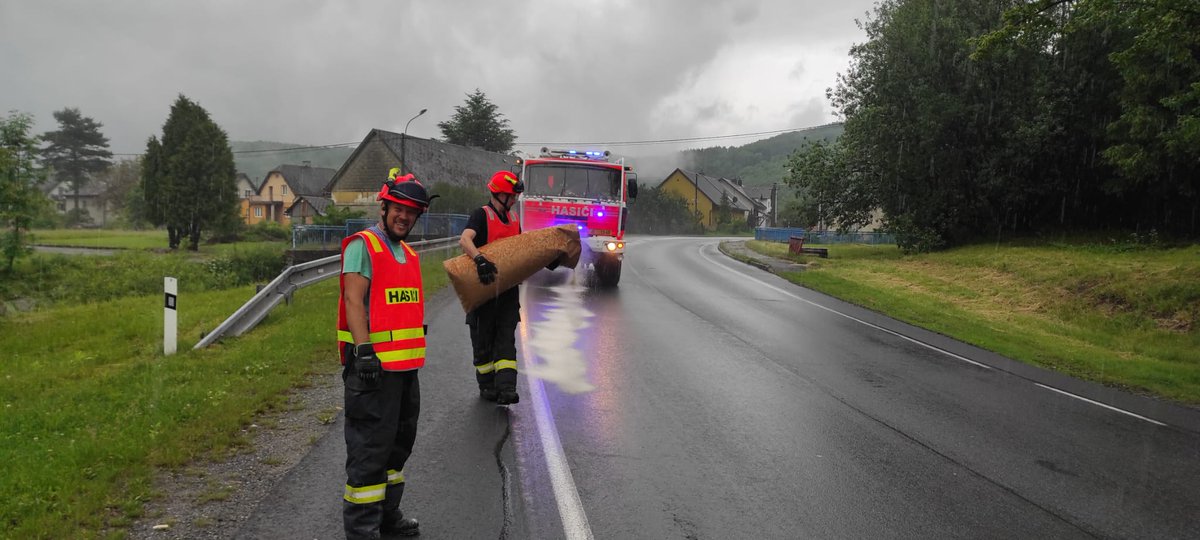 HZulova's tweet photo. 13 / 2024

1. 6. 2024 Únik nebezpečných látek 

https://t.co/gr1OAMLzeI

#hasicizulova #hasicina #hasiči #hasicskyvyjezd #firefightercar #firefighter #firefighterposts #firefighter #firefighterlife #firefighters https://t.co/FLGpT4cpQn
