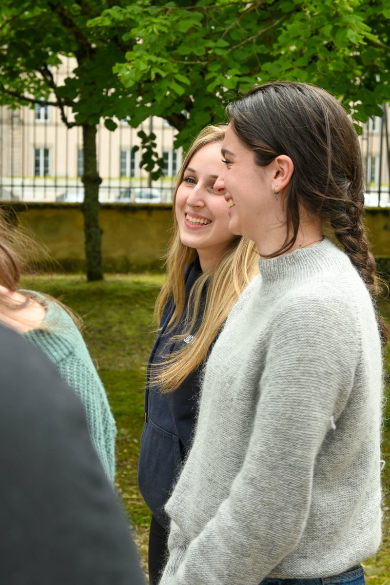 La rectrice de l'<a href="/aclimoges/">Académie de Limoges</a>, <a href="/CDrucker_Godard/">Carole Godard</a> assiste à la réunion des élus #CAVL.
Ces échanges avec les lycéens marquent, pour certains, leur dernière rencontre avant de poursuivre leurs études. 
À cette occasion, ils reçoivent une attestation témoignant de leur engagement.