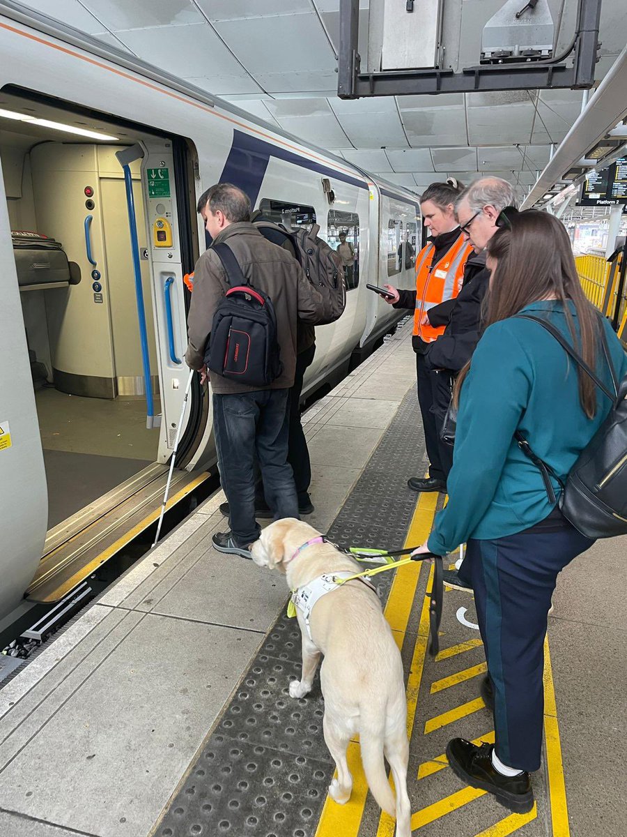 Bedfordshire <a href="/SLCouncils/">Sight Loss Councils</a> attended #LutonAirportParkwayStaion  today to take part in a pilot ‘Try a Train’ event with <a href="/GTRailUK/">GTR</a> specifically aimed at supporting #Blind &amp; #PartiallySighted people to build their confidence in travelling on the network. Our collaboration continues.