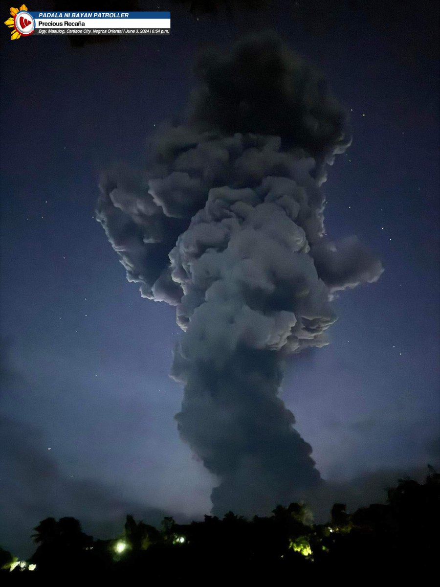 bayanmo's tweet image. Tanaw ng mga residente ang makapal na usok mula sa pumutok na #BulkangKanlaon sa Canlaon City, #NegrosOriental kaninang alas-6 ng gabi, Hunyo 3. Nakataas ang Alert Level 2 sa Bulkang #Kanlaon.

Basahin ang kaugnay na ulat: news.abs-cbn.com/regions/2024/6…