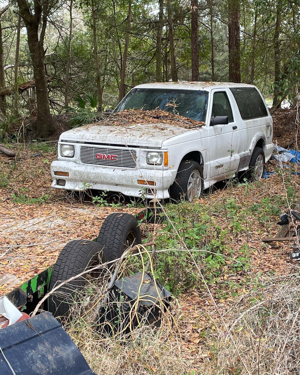 corp_nick14's tweet photo. Neglected GMC Typhoon https://t.co/GaI32kK2Ay