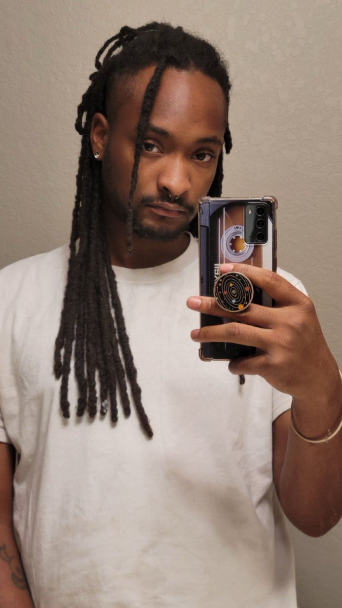 loccedtfin's tweet photo. Redoing my pinned for the people in the back 🫰🏾

✨T or Tre (He/Him)
✨ 24 
✨ Bisexual man
✨Soft + Hard Kinks
✨Dom with soft tendencies 
✨Platonic Flirt
✨Your new favorite pretty boy ✨
✨MDNI ✨

↻ + ♡ for moots https://t.co/u7ZTTNweXT