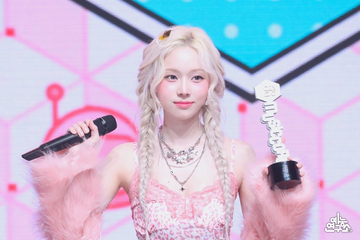 hourlykwinter's tweet image. #WINTER #윈터