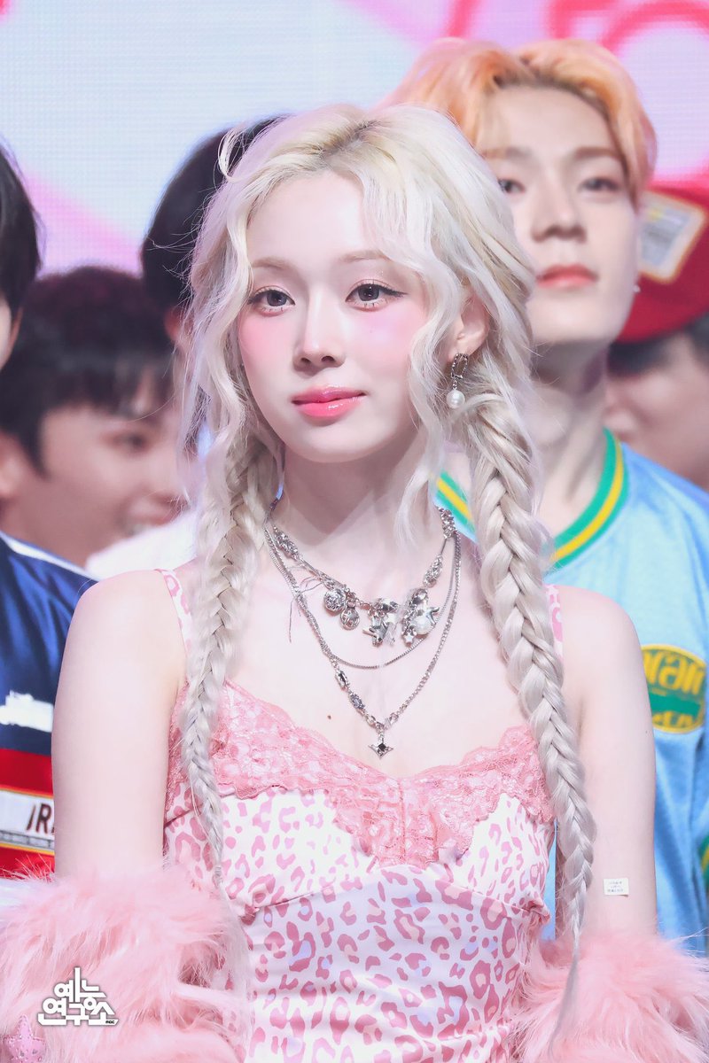 hourlykwinter's tweet image. #WINTER #윈터