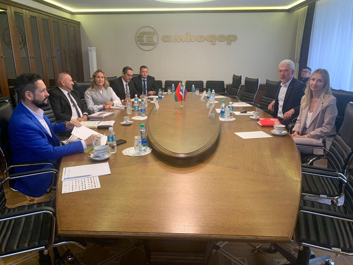 EmbaVeBelarús (@embavenbelarus) on Twitter photo #03Jun Delegación venezolana encabezada por el alcalde de San Cristóbal <a href="/Silfredo_SC/">Silfredo Zambrano</a> visitó AMKODOR OJSC en #Minsk. Durante la visita, se discutieron oportunidades de cooperación y relaciones comerciales.
<a href="/yvangil/">Yvan Gil</a>
<a href="/FreddyBernal/">Freddy Bernal</a>
#SanciónCero
Venezuela resiste, crece y no se rinde #03Jun Delegación venezolana encabezada por el alcalde de San Cristóbal <a href="/Silfredo_SC/">Silfredo Zambrano</a> visitó AMKODOR OJSC en #Minsk. Durante la visita, se discutieron oportunidades de cooperación y relaciones comerciales.
<a href="/yvangil/">Yvan Gil</a>
<a href="/FreddyBernal/">Freddy Bernal</a>
#SanciónCero
Venezuela resiste, crece y no se rinde