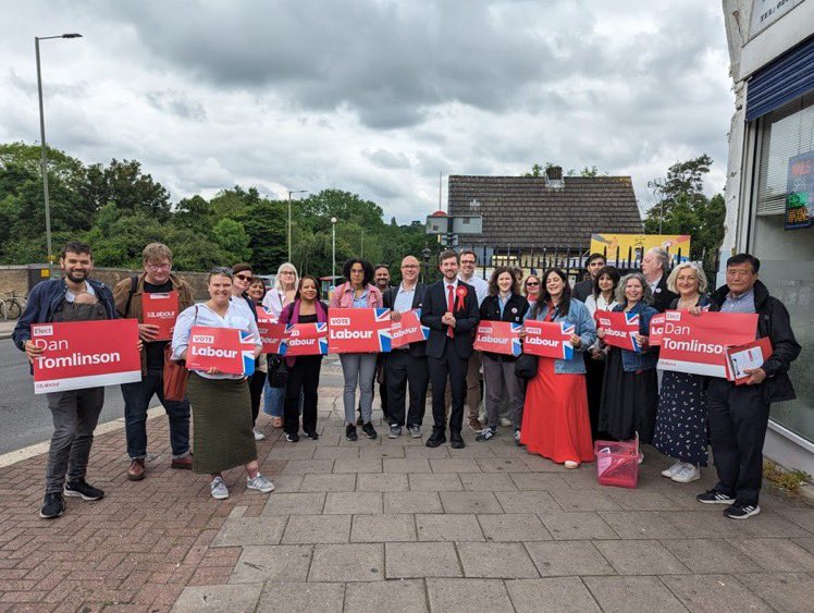 Fantastic to join Labour leaders and cabinet members this morning in Chipping Barnet to support @Dan4Barnet! 

Talking to residents, it's clear they've had enough of the status quo and are ready for change with Labour. 

#Labour #ChippingBarnet #TimeForChange