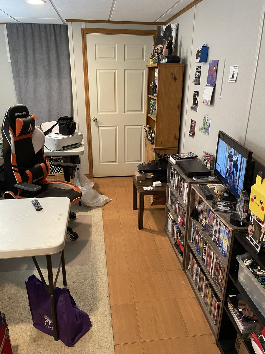 BurnsyMMS's tweet photo. Clean office vibes today 😌

#smallbusiness #videographer https://t.co/IjWCWwxnQh