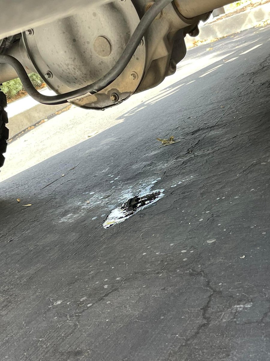 ShawsTint's tweet photo. Attention: @LesSchwab and all other tire stores. Everytime you "jack up" a Mercedes Sprinter van like this, costs you $800. Time for a team meeting. Just FYI. https://t.co/ucrQC8ulJV