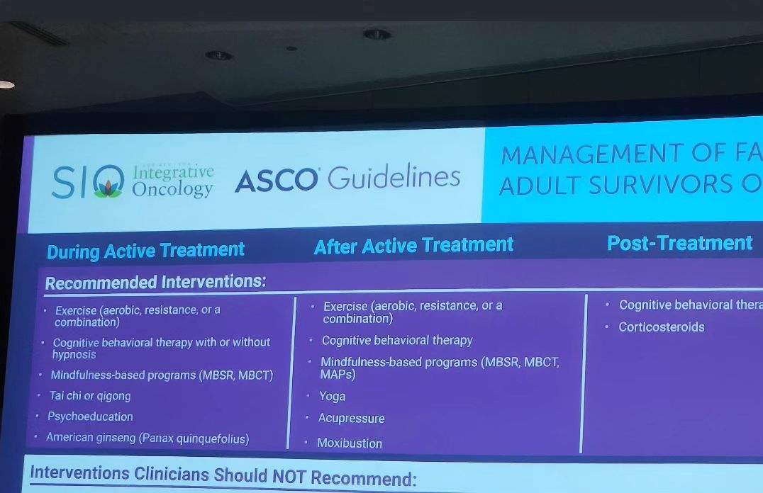 Dr_Oncologista's tweet photo. 📌Recommendations for:
⏩controlling fatigue (most common symptom):
⏩ Exercise, cognitive behavioral therapy (with a psychologist), mindfulness, tai-chi, Yoga, etc...
👉At this table, a patient went to the microphone and ⬇️⬇️⬇️
#ASCOGuidelines
#ASCO24
@OncoAlert https://t.co/B3CV6pyIEM