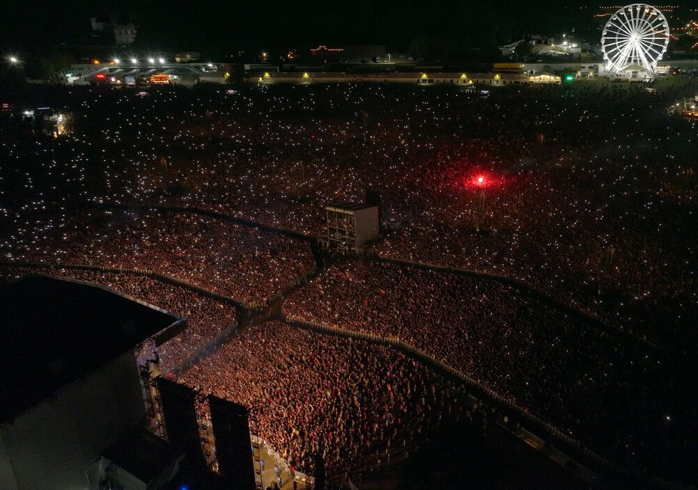 mainlyoasis's tweet image. 2 years ago today, Liam Gallagher played at Knebworth

What a photo