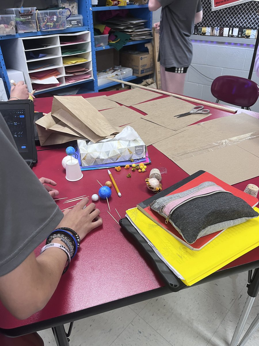 mrssheehan2's tweet photo. @WatsonBryan7 @taranovichj1 @ShannonMaricon1 BMS 7 th graders create scale models of the solar system in STEAM class as their final project. https://t.co/0hwViNcBLK