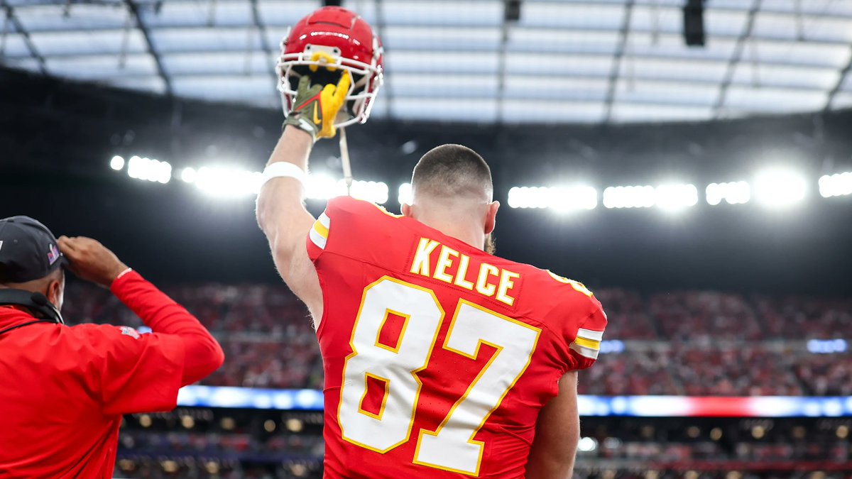 Let's not get it twisted. Travis Kelce is the best TE ever.