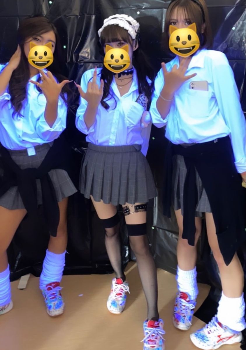 perfect_p_k's tweet photo. ミニスカとニーハイ、ミニスカとルーソ。 https://t.co/o5X4iAds3f