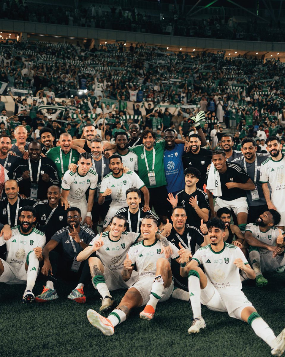 edou_mendy_'s tweet photo. 🙏🏾🇸🇦 I am proud of this first season in Saudi Arabia where I discovered a competitive league @SPL

To all the fans of @ALAHLI_FC thank you / شكرًا for your unwavering support and for the incredible atmosphere you create at every match. Your passion drives us to give our best 💚 https://t.co/GxPOl7eDQq