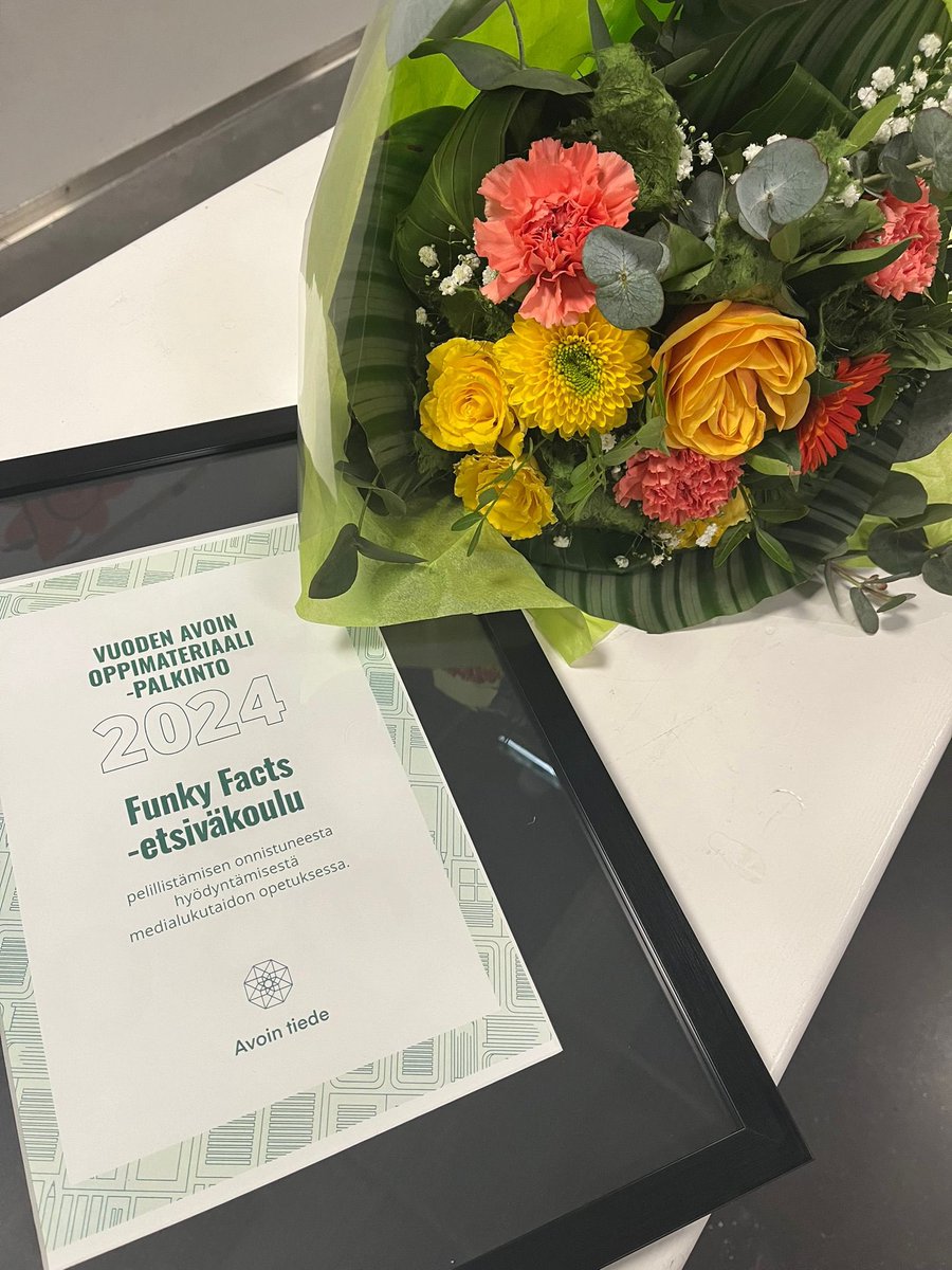 Akatemiatutkijaprojektissa <a href="/SuomenAkatemia/">Suomen Akatemia | Research Council of Finland</a> @TampereUni_EDU kehittämäni Funky Facts -etsiväkoulu sai vuoden avoin oppimateriaali -palkinnon <a href="/AvoinTiede/">AvoinTiede</a>. Etsiväkoulu on julkaistu Avointen oppimateriaalien kirjastossa aoe.fi/#/kokoelma/320 <a href="/Opetushallitus/">Opetushallitus</a>
