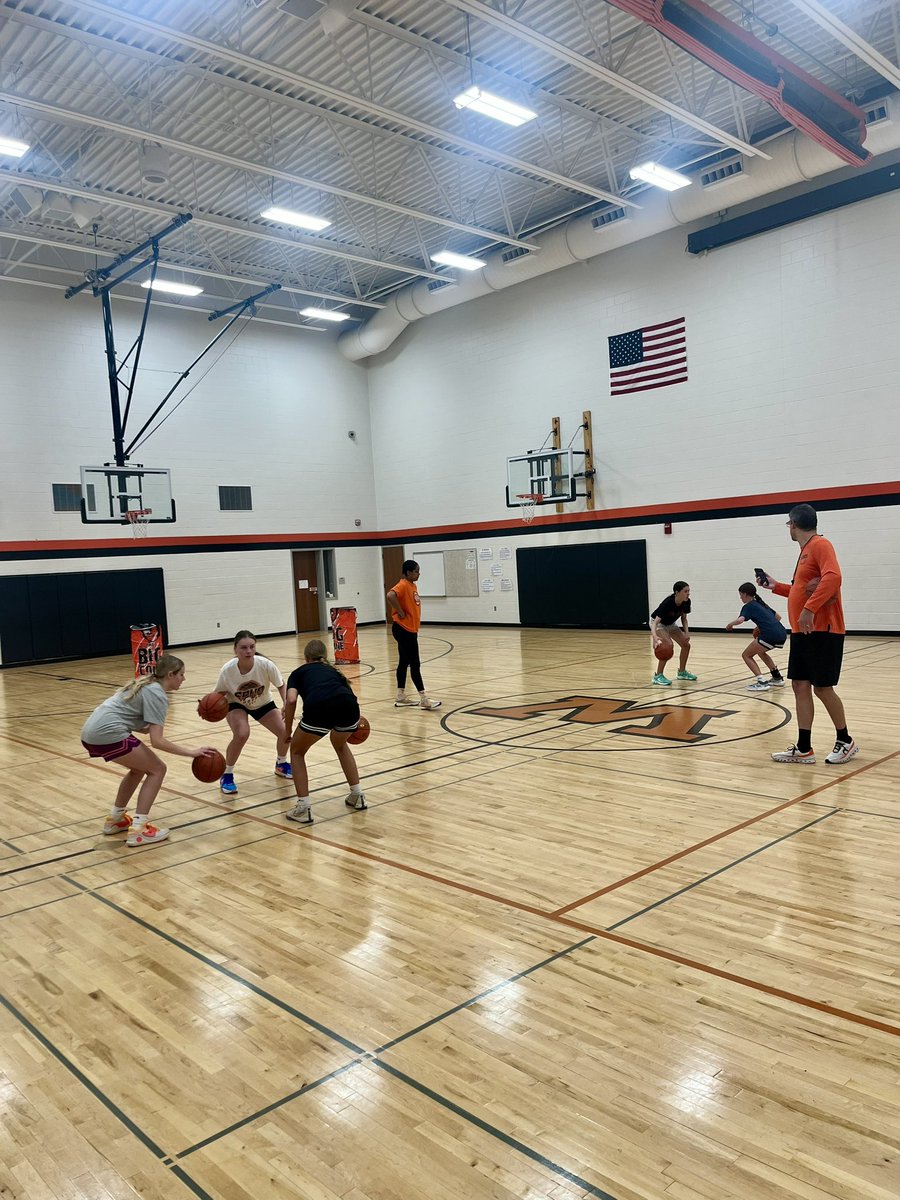 lindsschultz's tweet photo. Progress>Perfection 
The team is back in the gym together! @MHDgirlsbball https://t.co/6VOzeFCZDg