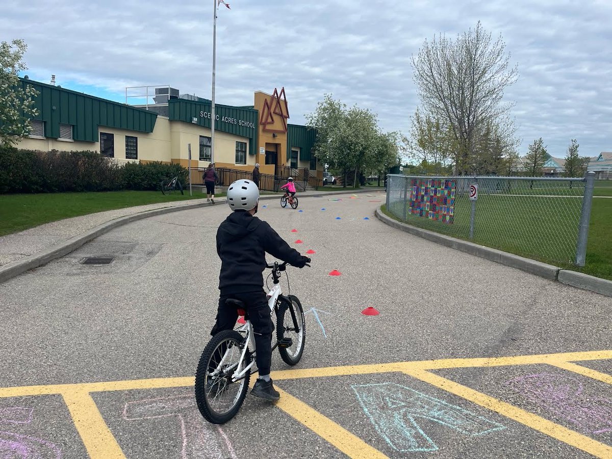 EverActiveAB's tweet image. Our friends at Scenic Acres School got a head start on #WheelWeek!⁠
⁠
They created a bike rodeo to get more kids interested in active and safe travel to and from school! Great work!⁠