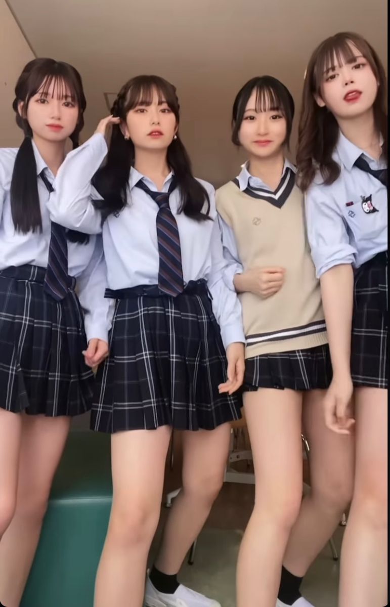 perfect_p_k's tweet photo. カーディガンから見えるミニスカかわいい。 https://t.co/2tJUDXIXfq