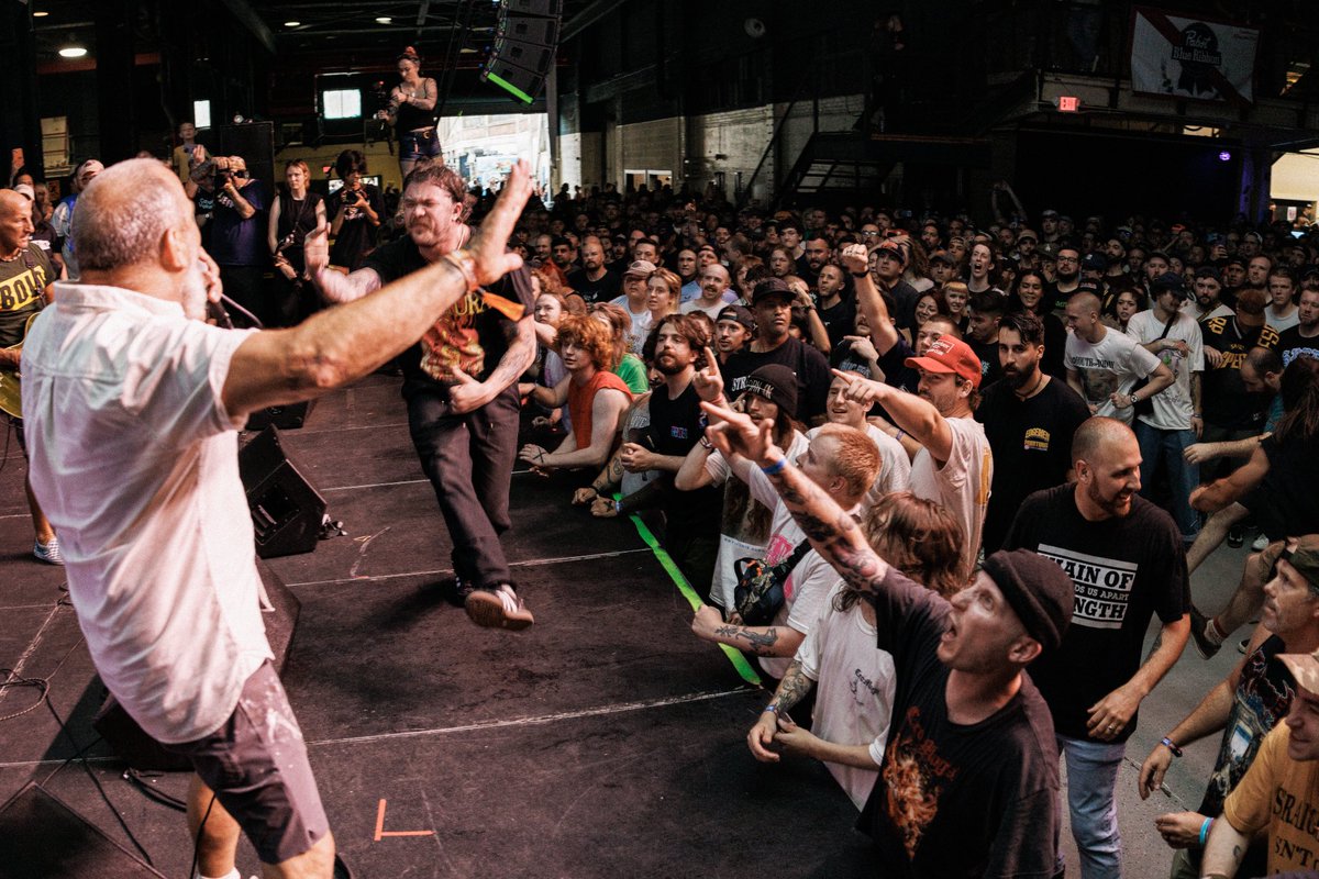 BryceMata's tweet photo. Find someone who looks at you the same way @bosxe looks at @youthoftoday #tieddown #hardlore #youthoftoday https://t.co/Cl2dCqoF9W