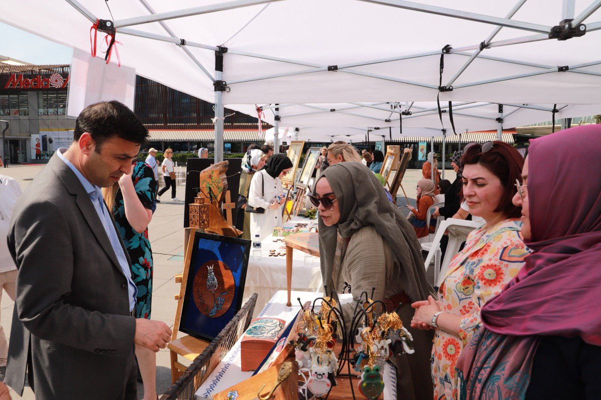Müdürlüğümüze bağlı halk eğitimi merkezleri ve olgunlaşma enstitüsü kursiyerlerimizin hazırladığı "Hayat Boyu Öğrenme Haftası Etkinlikleri"nin açılış programı gerçekleştirildi.

Haber👉 meb.ai/UxE9msG

<a href="/tcmeb/">Millî Eğitim Bakanlığı</a> <a href="/mebhbogm/">MEB Hayat Boyu Öğrenme Genel Müdürlüğü</a> <a href="/cengizmete/">Cengiz Mete</a> <a href="/Alireisoglu34/">Dr. Ahmet ALİREİSOĞLU</a>