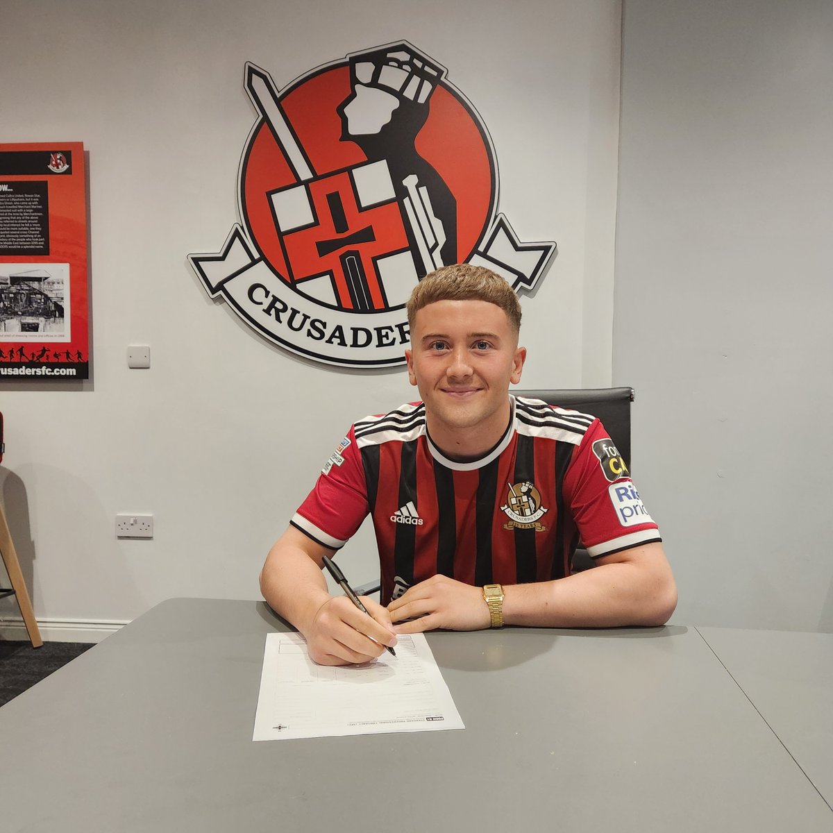 CrusadersFC's tweet photo. @CrusadersFC  Sign Winger On 1 Year Deal
Read full story via the link
https://t.co/81nVIC61vY
Welcome To Seaview Billy ❤️🖤 https://t.co/ZPNbNkRe5v