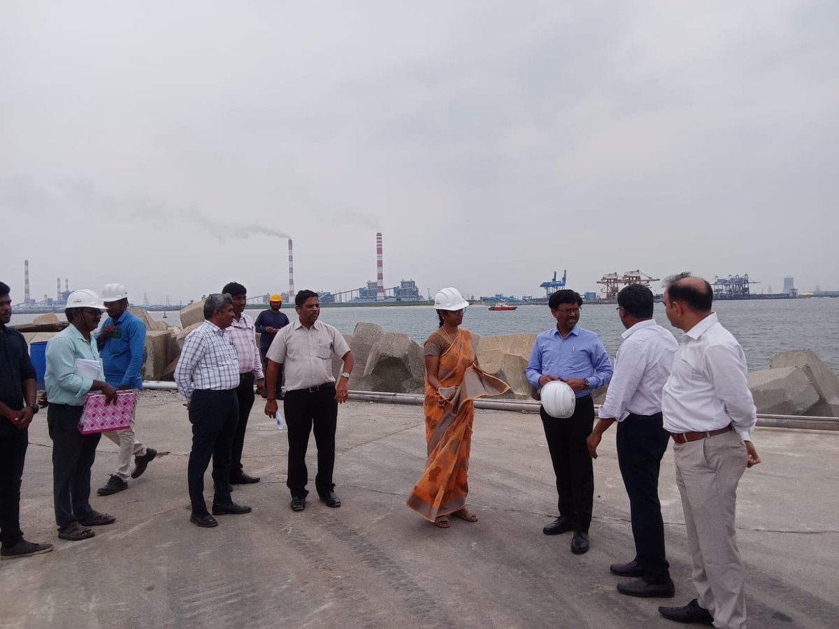 Shri B Kasiviswanathan, IRSME, Chairperson, Cochin Port visited Kamarajar Port today.  Smt JP Irene Cynthia, IAS,MD KPL received him at the Port & held discussions. A presentation was made outlining the facilities available & future projects, followed by a visit to the terminals.