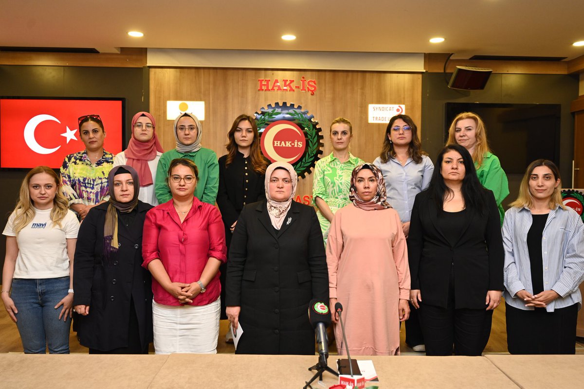 hakiskonf's tweet photo. HAK-İŞ DENETLEME KURULU ÜYESİ VE KADIN KOMİTESİ BAŞKANI FATMA ZENGİN:

“ENERJİ-İŞ SENDİKASI’NIN -BAŞÖRTÜME DOKUNMA- İSNAT VE İFADELERİ KİŞİSEL ÇIKAR AMAÇLI GİRİŞİMLER VE BAŞÖRTÜSÜ İSTİSMARIDIR”

HAK-İŞ Konfederasyonu Denetleme Kurulu Üyesi ve Kadın Komitesi Başkanı Fatma ZENGİN, 24-26 Mayıs 2024 tarihlerinde KKTC’de gerçekleştirilen “HAK-İŞ Başkanlar Kurulu” toplantısı ardından, kendisi de aynı etkinlikte bulunan Enerji-İş Sendikası Genel Başkanı Mahmud Altunsoy tarafından sosyal medya hesaplarından yapılan paylaşımlara ilişkin, HAK-İŞ Kadın Komite Başkanları ile birlikte açıklamada bulundu.

https://t.co/BGxXQWiwcv