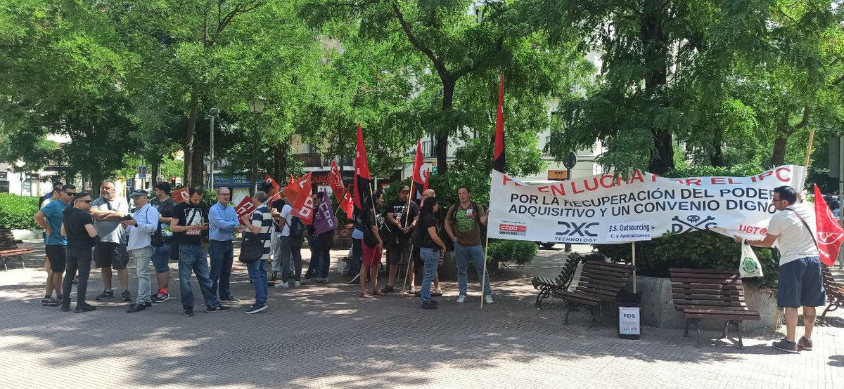 FDSenLucha's tweet photo. 5ª jornada de #HuelgaDXC. Apoyo de sindicatos de Francia, de diputad@s del Congreso, de Asamblea de Madrid y de la Generalitat, de compañer@s del sector #TIC como Tecnilógica e Indra, y por supuesto, el apoyo de la plantilla de @DXCspain. Esquiroles, estáis sol@s. ¡A por la 6ª! https://t.co/MKlly4xXmA